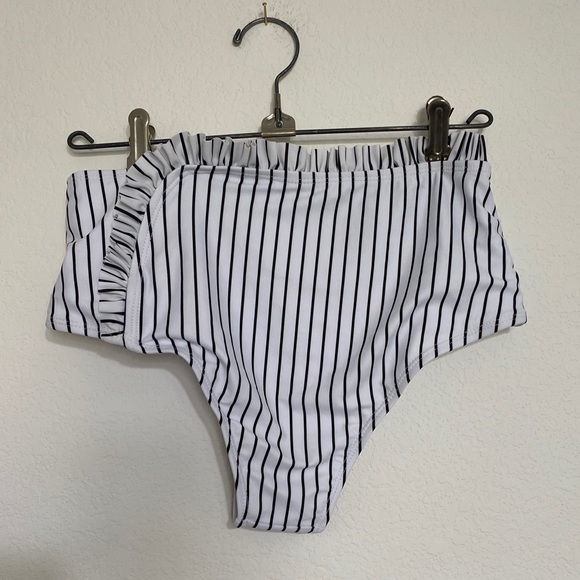 NWOT swing top and ruffle bottom tankini/bikini - Picture 12 of 13